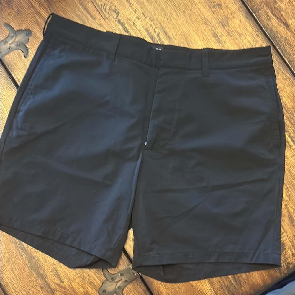 J. Crew Factory Tech Men’s Black 7” Flat Front Shorts
